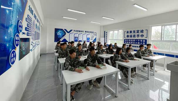 高新技工學校寬敞明亮的教室