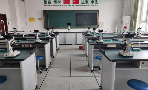濰坊弘景中醫藥學校實訓室