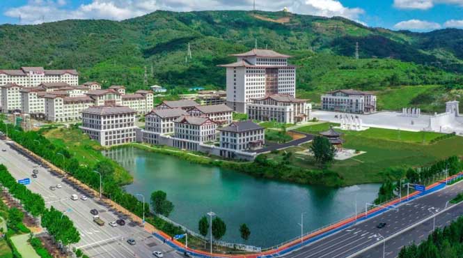 煙台龍慧康技工學校