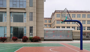 學校籃球場